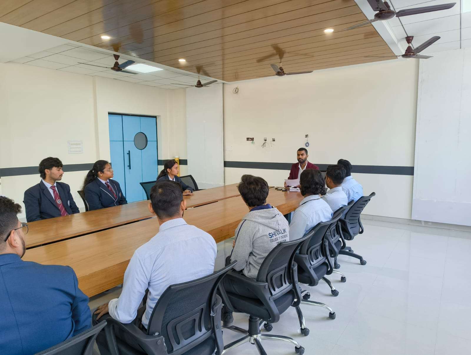 2c14206d-5e26-448d-aea0-d4c60bf9f8f8